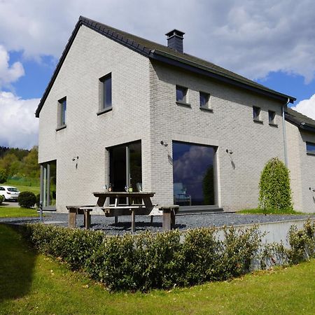 Petite perle en Haute Ardenne avec vue sur la vallée, cabine infra-rouge et bain balnéo Lierneux Exterior foto