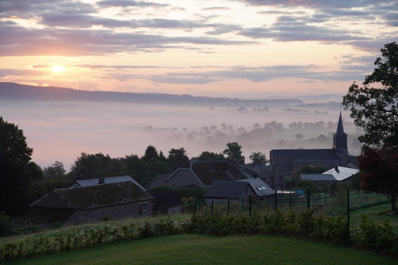 Petite perle en Haute Ardenne avec vue sur la vallée, cabine infra-rouge et bain balnéo Lierneux Exterior foto