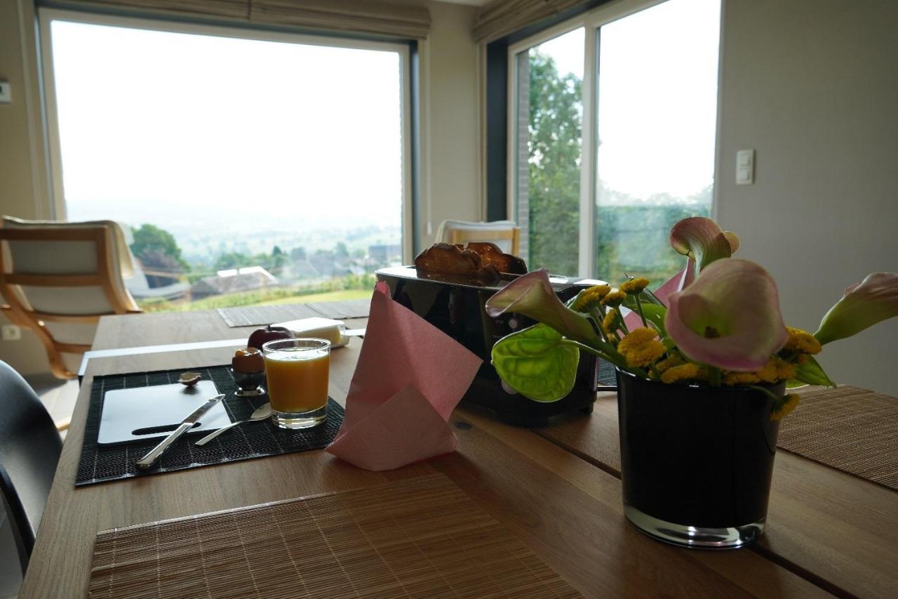 Petite perle en Haute Ardenne avec vue sur la vallée, cabine infra-rouge et bain balnéo Lierneux Exterior foto