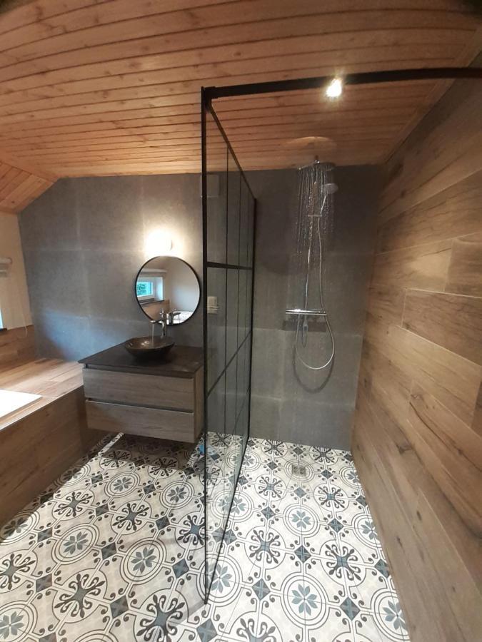 Petite perle en Haute Ardenne avec vue sur la vallée, cabine infra-rouge et bain balnéo Lierneux Exterior foto