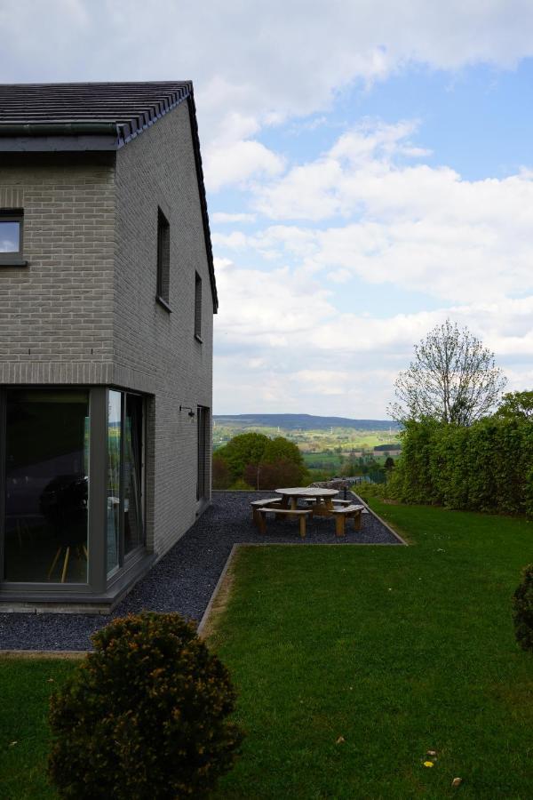 Petite perle en Haute Ardenne avec vue sur la vallée, cabine infra-rouge et bain balnéo Lierneux Exterior foto